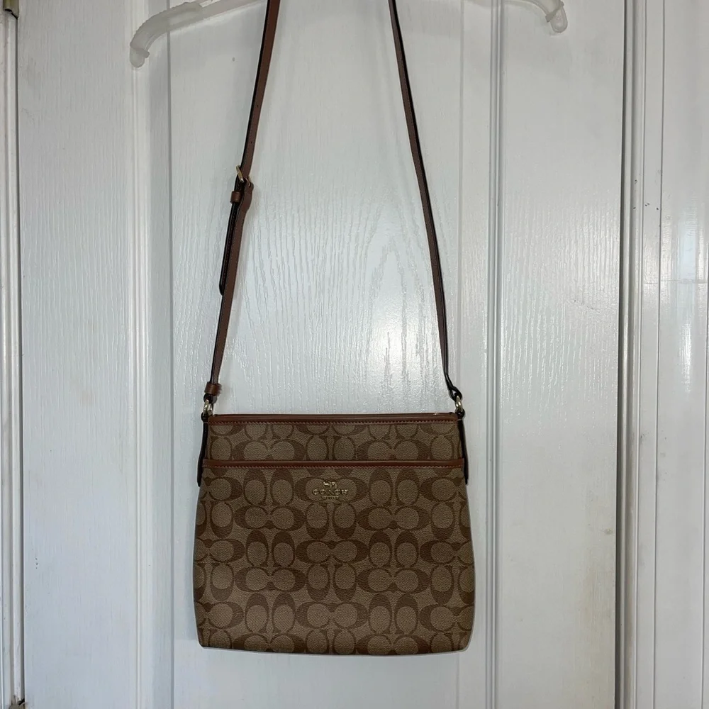 Coach crossbody purse - Picture 2 of 10